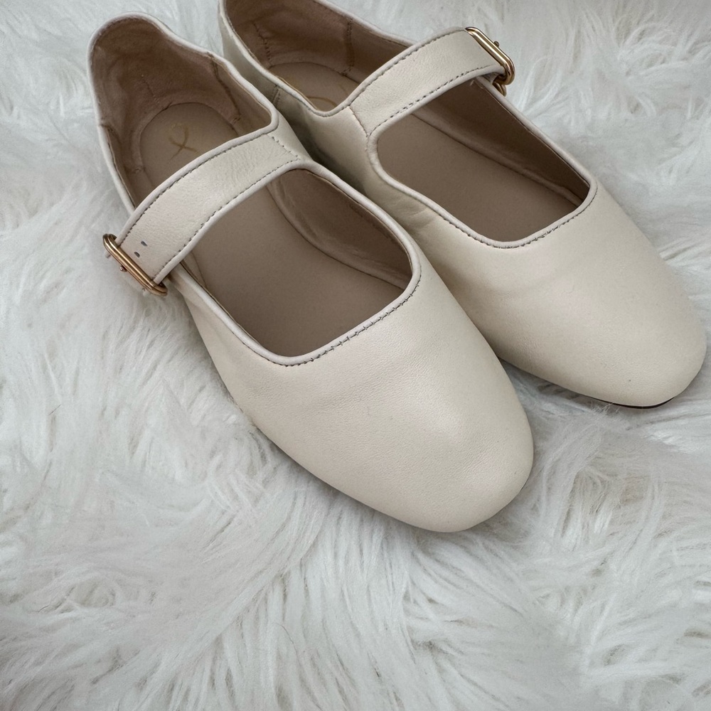 Sam Edelman Cream Mary Jane Flats.size 3